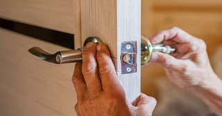 Установка и замена дверной ручки в Луховицах от 279 руб. – Мастер24, монтаж фурнитуры, недорого