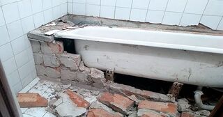 Демонтаж ванны в Луховицах от Мастер24 — быстро, недорого, вывоз старой ванны от 1035 руб.